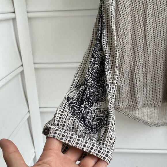 Lucky Brand Split Neck Long Sleeve Embroidered Boho Tassel Top Black / Cream S - Picture 3 of 9